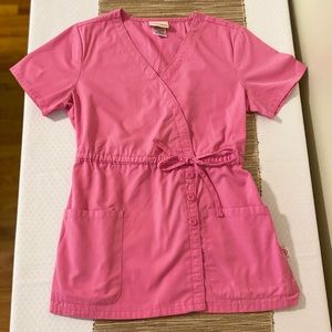 Sketchers scrub top